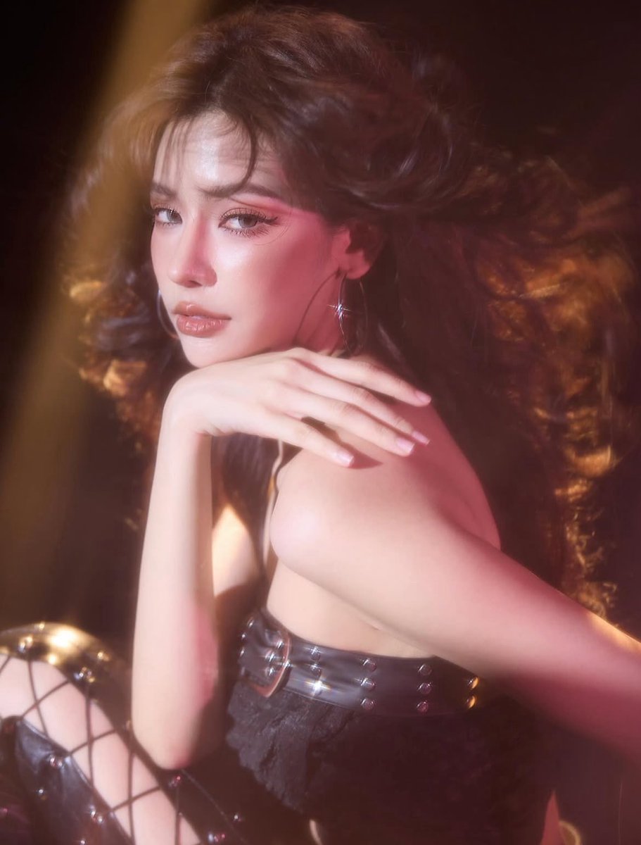 pouu_pouuu's tweet image. ขอคนไม่เล่น จริงจังมากอันนี้คือชั้นตายแล้วปะ ทำไมเจอนางฟ้า เทพเจ้า แล้วลุคอินเตอร์มาก ไผ่หลิวเริ่ด waaa ชอบมากเสิร์ฟไม่หยุดเลยอ่ะ  all you can eat เว่อค่ะ ทรงผมส่งใบหน้า ใบหน้าส่งแววตา ตำรวจออกใบสั่งแล้วเพราะบิดเกินกำหนด สวยแบบละสายตาไม่ได้ สวยแบบแอบมองอยู่อย่างนั้น #PAILIU…