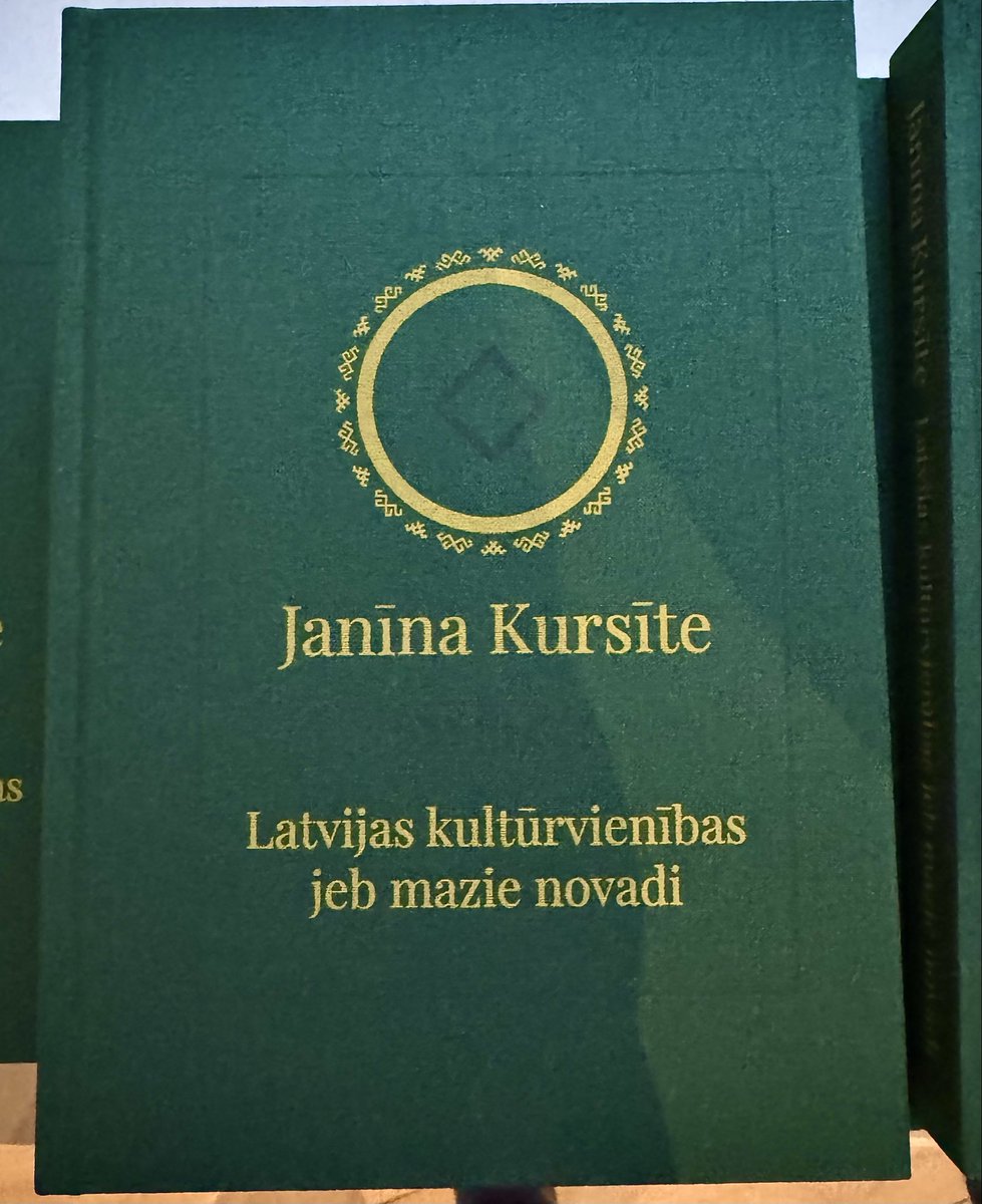 <a href="/JKursitePakule/">Janina KursitePakule</a> Liels paldies par uzaicinājunu &amp; jaudīgo grāmatas prezentāciju💪 Par latviešu zemēm …
Prieks bija satikt sen neseredzēto <a href="/Zmeycharauski/">Māris Mičerevskis</a> 🎩
#ManaLatvija🇱🇻 #LatvijasKultūrvienības #LatviešuValodaiBūt #LatvijāIrVienaValoda🇱🇻