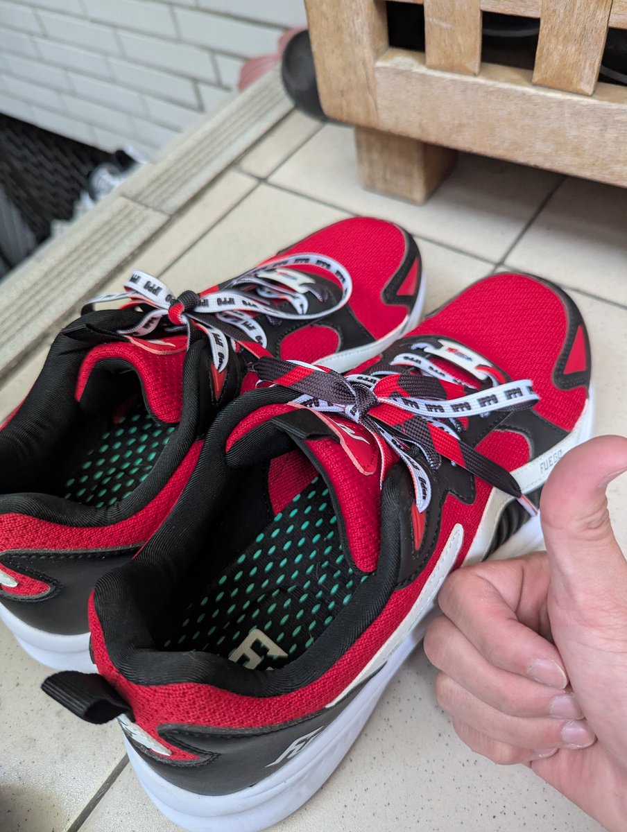 YuanHai_boxing's tweet image. 《第一神拳》（はじめの一歩）
はじめの一歩×FUEGO 幕之内一歩Ver.訓練鞋
第一神拳聯名的鞋子🤩
下訂單後，非常迅速就收到了
穿起來非常舒適！！
期待11/18的第二波聯名活動🎉

#第一神拳 #はじめの一歩
#Fuego