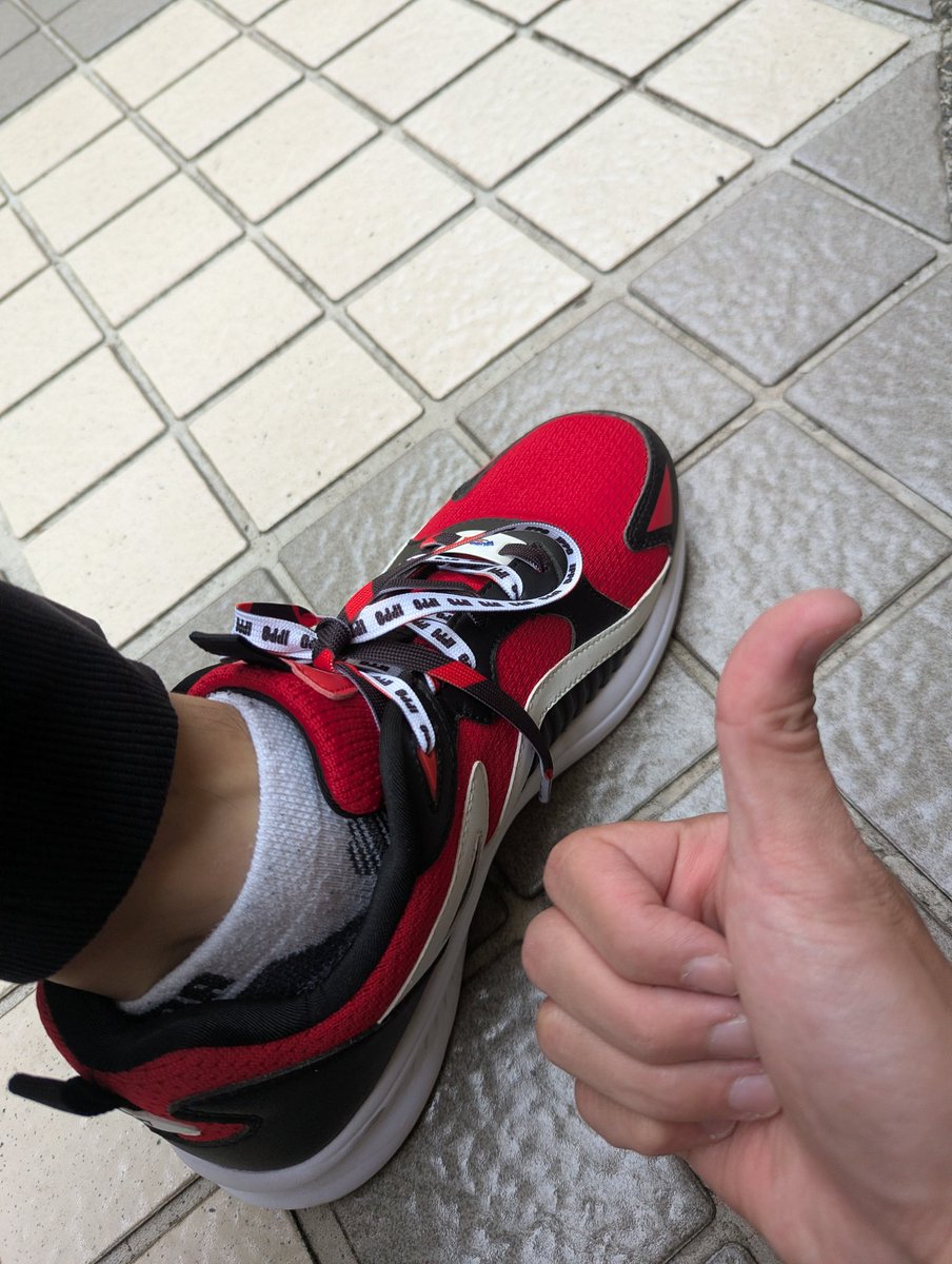 YuanHai_boxing's tweet image. 《第一神拳》（はじめの一歩）
はじめの一歩×FUEGO 幕之内一歩Ver.訓練鞋
第一神拳聯名的鞋子🤩
下訂單後，非常迅速就收到了
穿起來非常舒適！！
期待11/18的第二波聯名活動🎉

#第一神拳 #はじめの一歩
#Fuego