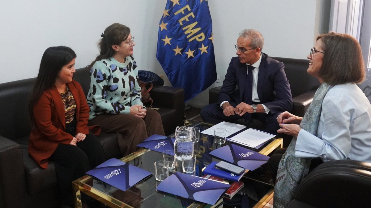 ➡️El secretario general de la #FEMP, <a href="/Luismsicluna/">Luis M Sicluna</a>, se ha reunido con responsables de <a href="/adee_esp/">Asociación ADEE</a> quienes, tras comprobar que varios ayuntamientos han programado espectáculos cómicos con personas con #acondroplasia y #displasias esqueléticas como protagonistas, creen que esta