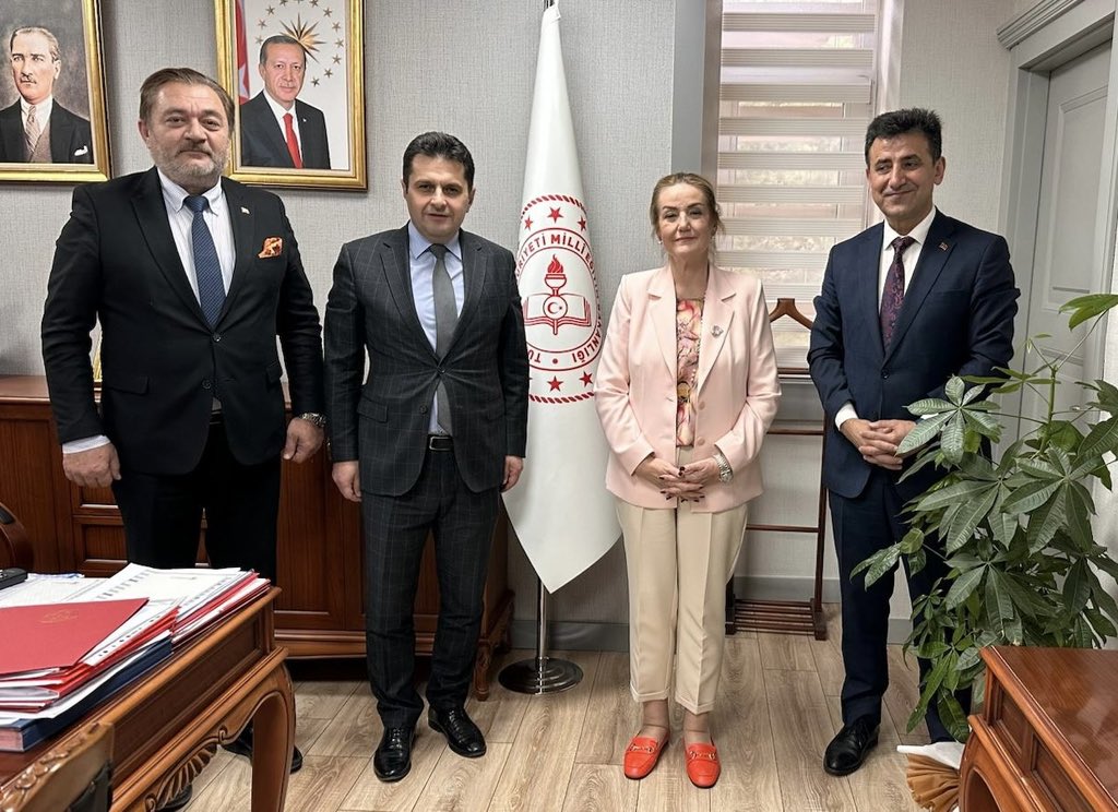 İlçe Başkanımız Sn. <a href="/NihatN_Koroglu/">Nihat Necati KÖROĞLU 🇹🇷🇵🇸🇦🇿🇵🇰</a> , İlçe Kaymakamımız Sn. <a href="/Ozlemgevrek/">Özlem Bozkurt Gevrek</a> ve İlçe Milli Eğitim Müdürümüz 
Sn. Ahmet Gürsel AVCI,

İlçemize yapılmasını istediğimiz yeni Mesleki ve Teknik Anadolu Liselerinin durumları ve var olan eğitim kurumlarımızdaki yapılabilecek iyileştirmeleri