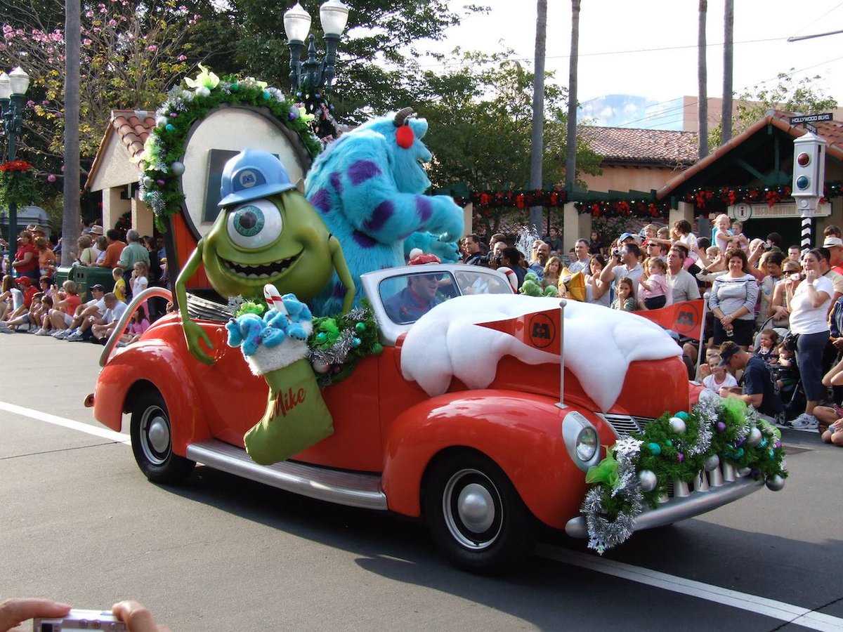 LikeaMouseTips's tweet image. Disney Christmas 2007-Mickey &amp;amp; Minnie, Mike &amp;amp; Sully in the Stars and Cars motorcade iat  Disney-MGM Studios. It was a fun parade. Photos courtesy the Santa System SantaSystem.com