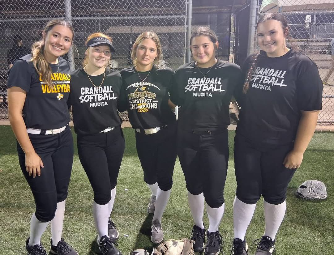 CHS_LP_SOFTBALL's tweet image. Seniors last fall ball game 🥎
#Team33 #Mudita 
@melianna_2026 @emily_smith2026 @stopkoee @Madyb_08 @raylee_mask