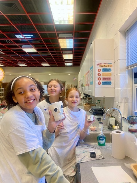 Creativity on full display! Our Exploratory Art 6 students finished glazing their face jugs, each one showing off unique style and personality. 🧡💙