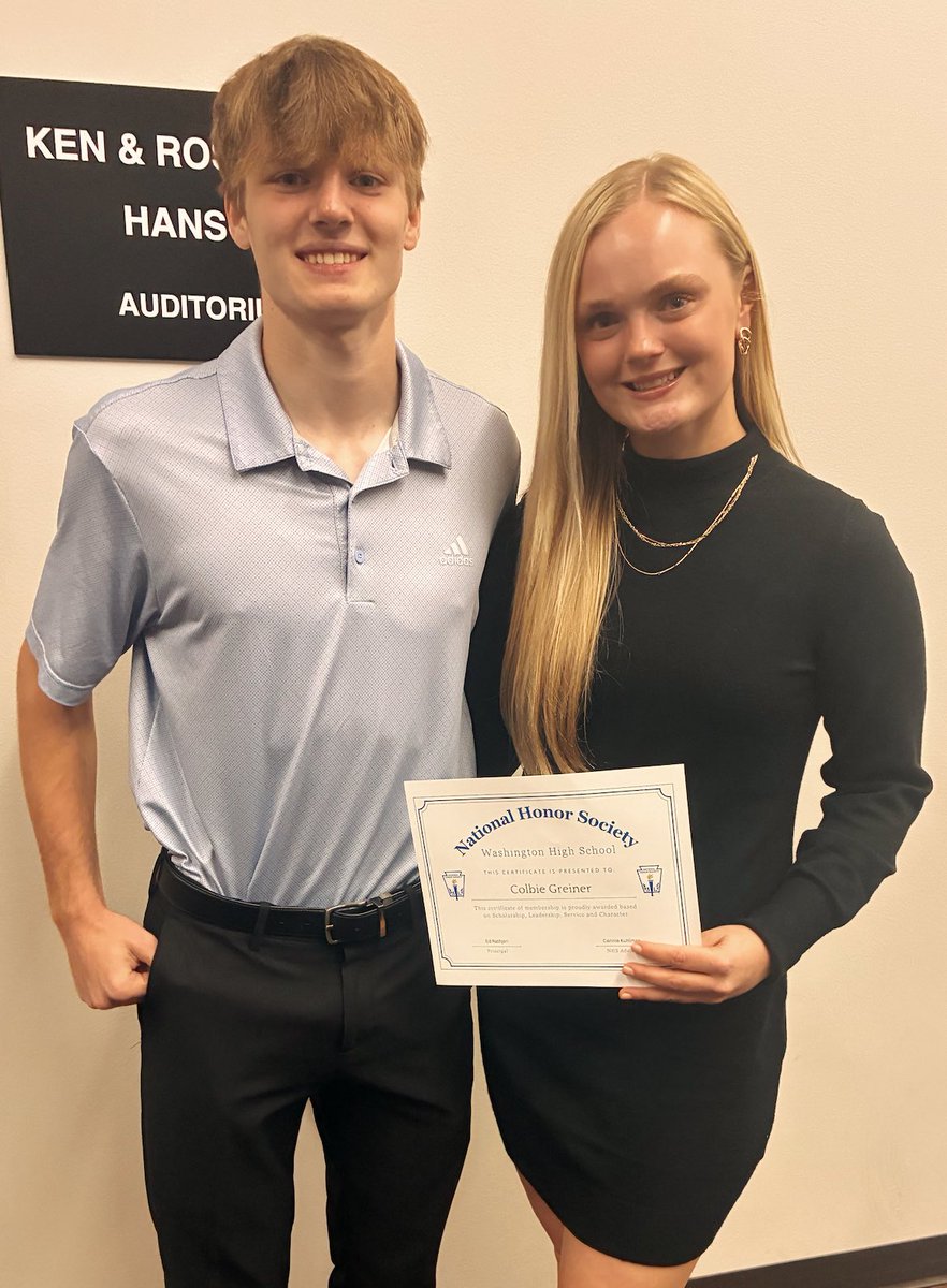 ColbieGreiner's tweet image. Last night I was inducted into National Honor Society! 🕯️