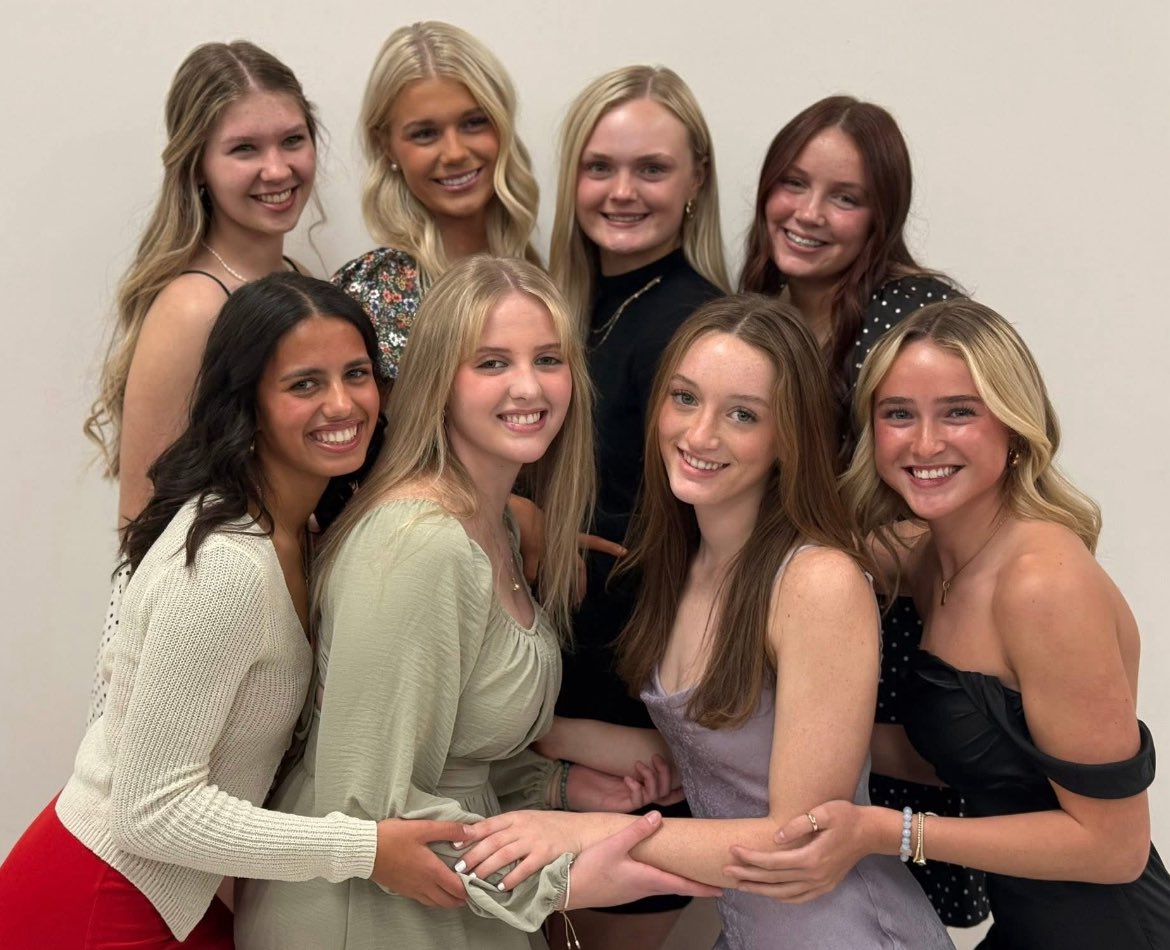 ColbieGreiner's tweet image. Last night I was inducted into National Honor Society! 🕯️