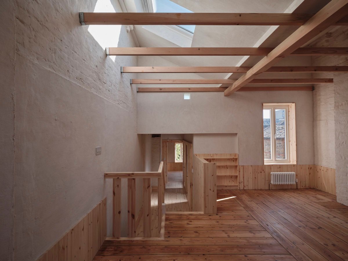 Archello's tweet photo. A repair-first strategy transforms this Victorian terrace into an artist’s live/work home.
https://t.co/frWzkEaovq
#LowCarbonMaterials #RepairNotReplace #CraftAndConservation https://t.co/WEAaj1JRsw