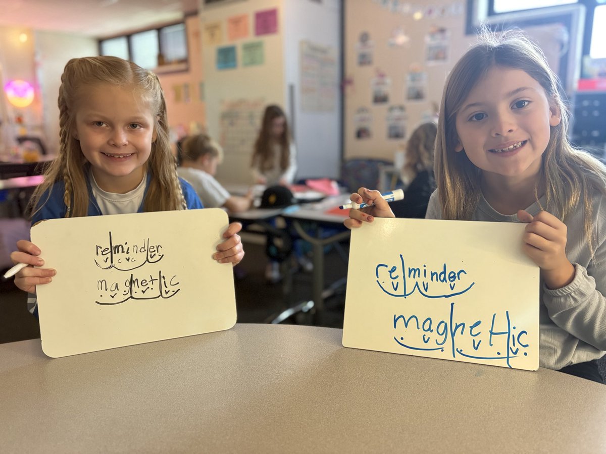 TeacherMrsA3rd's tweet image. Small-group focus: building orthographic mapping through explicit blending, word chains, and open/closed syllables. We blended sounds → built words →applied it in connected text. Every step boosts confidence with multisyllabic words and reader independence #GoGullLake #GLCSryan