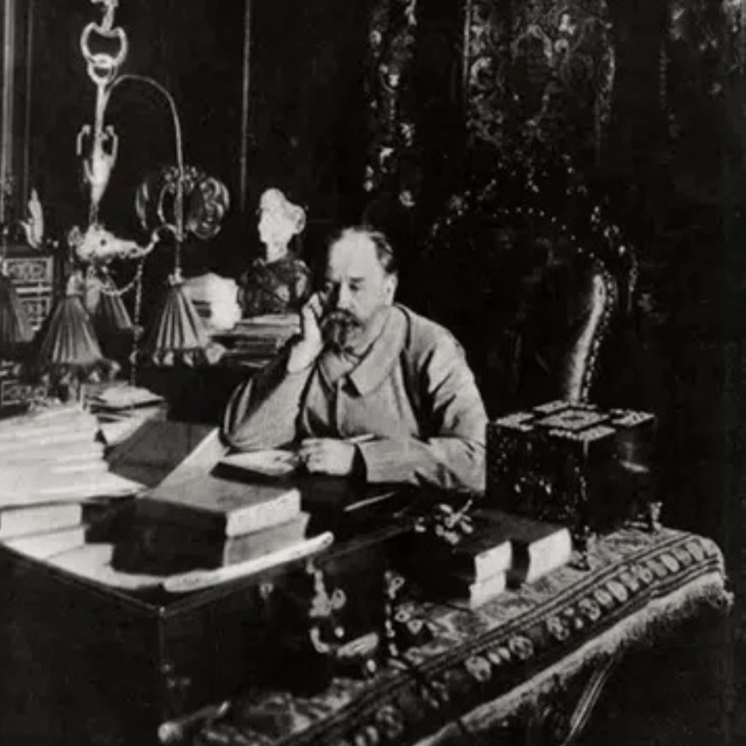 Le célèbre #écrivain Emile #Zola en pleine réflexion. 

Nous vous proposons de #lire gratuitement « La bête humaine » d' #EmileZola au lien suivant : lepeupledesmots.com/texte/la-bete-…