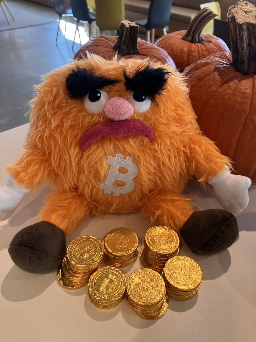 BitDevsNYC's tweet image. Happy holidays! Our next meetup will be Thursday December 4th and that will be our last event for the year! Come stack (chocolate) sats at BitDevs!