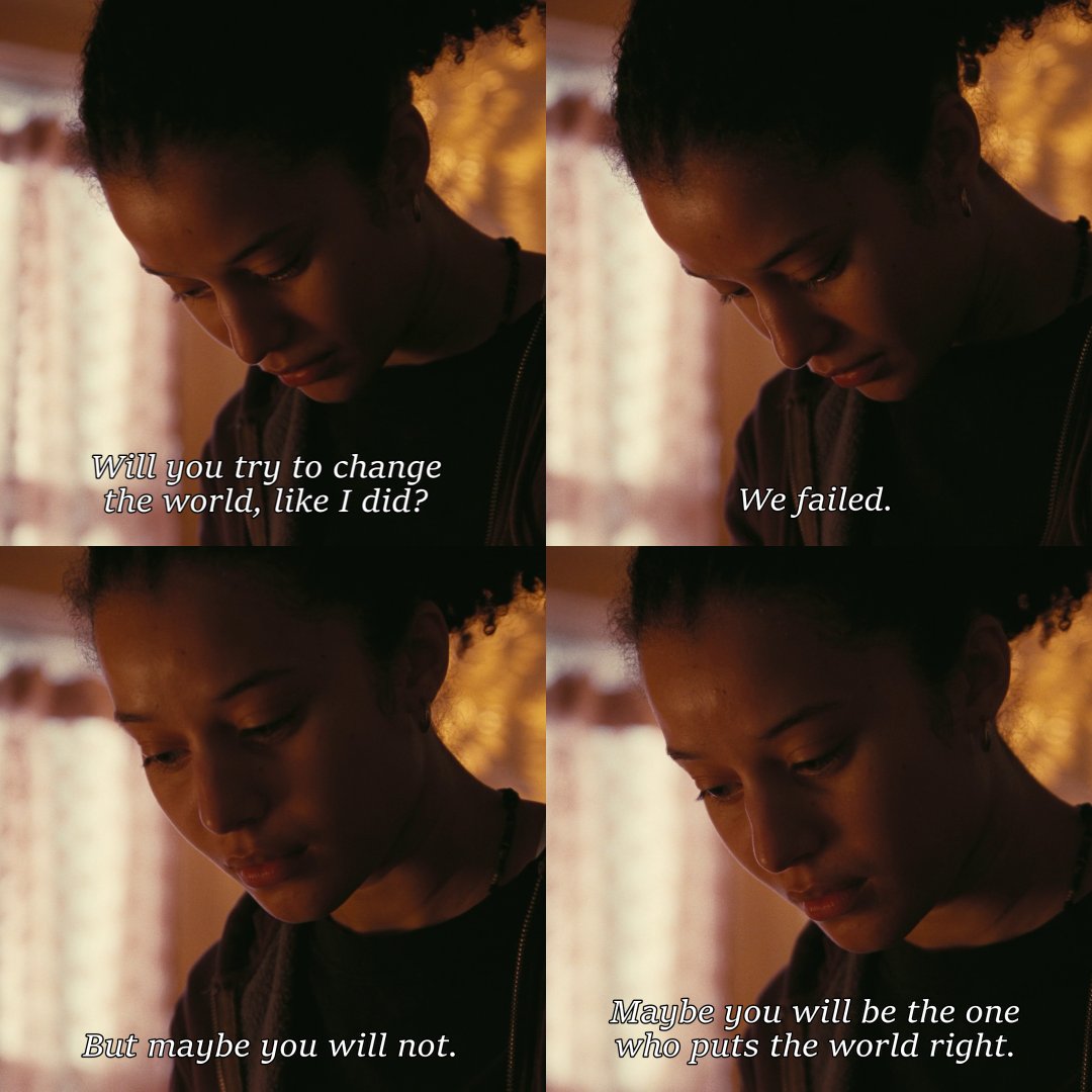 TheCineMoments's tweet image. Willa reading her mom’s letter...such a beautiful scene.