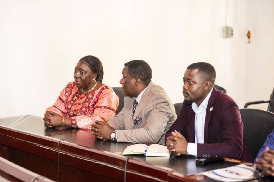 azesrdc's tweet image. MISSION DE L’AZES À MBUJI-MAYI 
La délégation, menée par Madame la PCA et Monsieur le DGA, a été reçue par le Gouverneur intérimaire du Kasaï Oriental. Les échanges ont porté sur l’identification d’un site pour l’implantation d’une Zone Économique Spéciale dans la province.

👉…