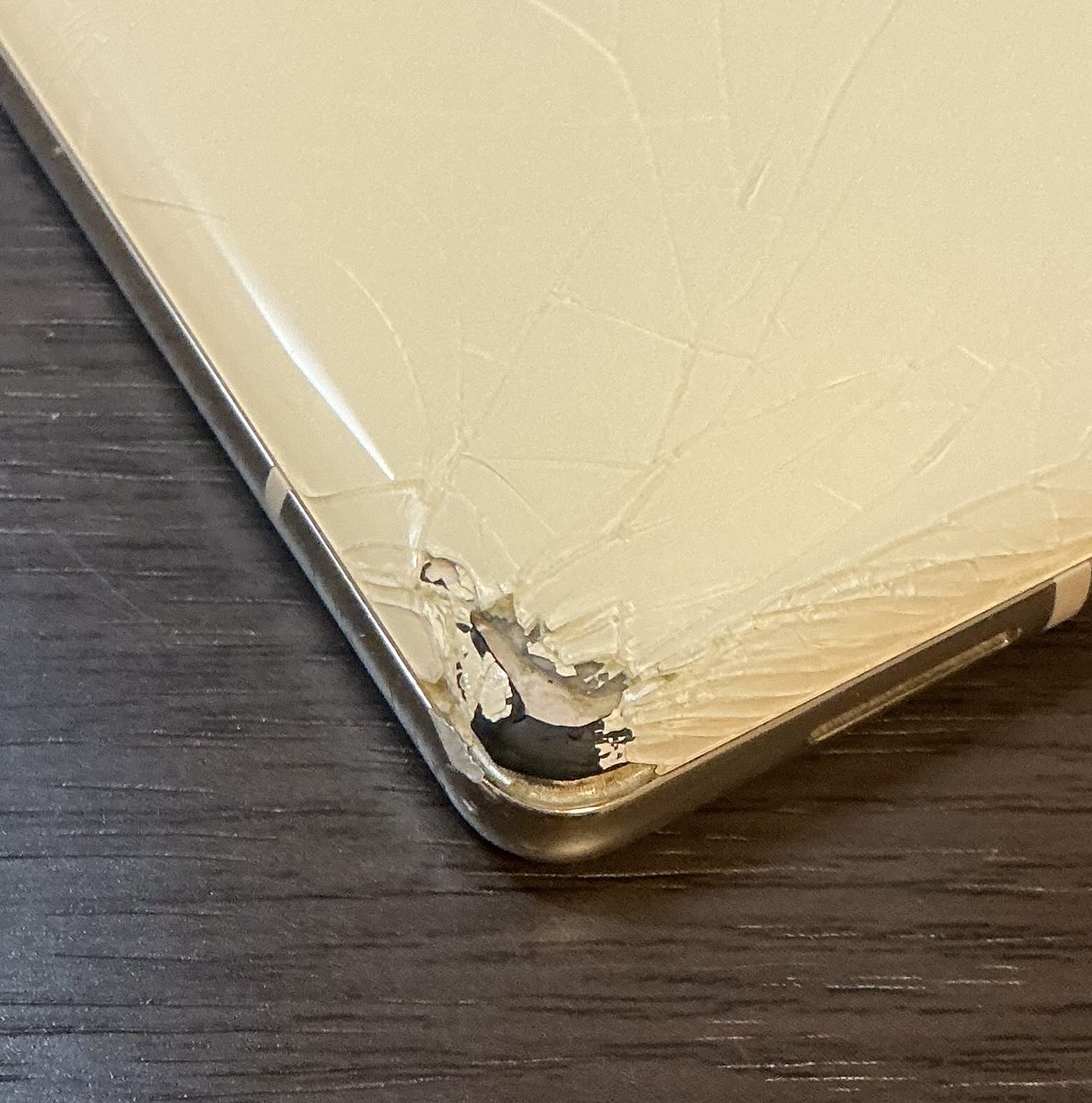 昔のスマホを今日一日使ってみた。 バッテリーが一日持たない上に