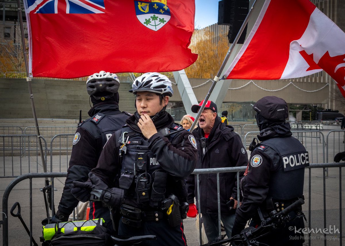 kennethca_photo's tweet image. A few pics from Monday mornings Palestine flag raising. 

The opposition to this event barely existed and the Palestine supporters were mostly white boomers and lots of family’s. 

No more flag raising on the city of Toronto properties. 

#streetphotography #protest #Toronto