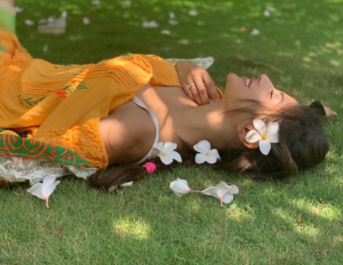 Weekendvibes_'s tweet image. Mouni Roy 🥰

#Mouni #MouniRoy