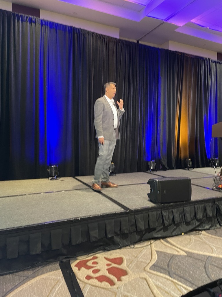 Arvind Gopal of @egain at #KMWorld | #ESDDC |#EnterpriseAIWorld
showing amazing level of automation and easy of use for support applications.

Reminds us: "10% of knowledge produces 90% of value"

linkedin.com/in/arvind-gopa…