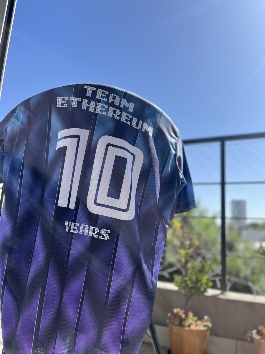 Internet isn’t working well today, I’m gonna upload a photo and give me a like if you can actually see the image 👀

Spoiler alert: the best jersey you could wear today 😏 #Ethereum