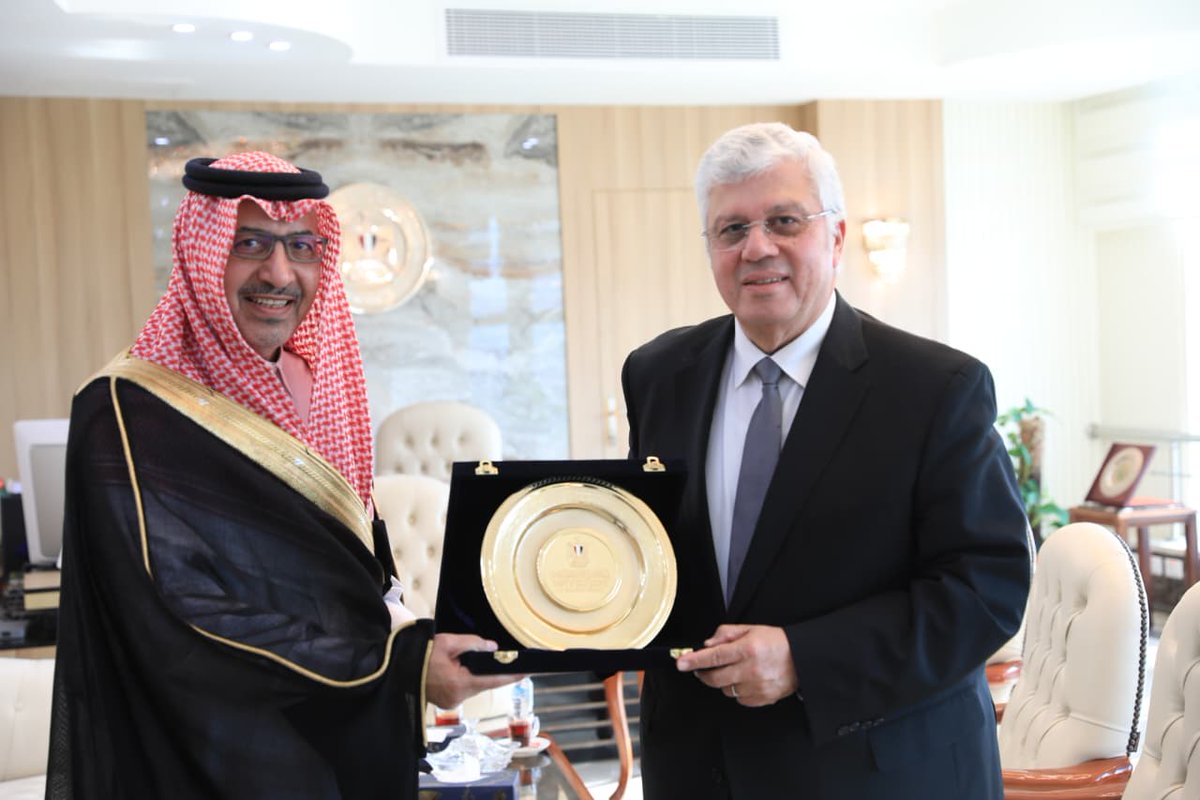 KSAembassyEG's tweet image. التقى سفير خادم الحرمين الشريفين لدى جمهورية مصر العربية، الأستاذ صالح بن عيد الحصيني،بمعالي وزير  التعليم العالي والبحث العلمي ، أ.د محمد أيمن عاشور، وذلك بحضور القائم بأعمال الملحقية الثقافية، أ.د. منصور بن زيد الخثلان. وجرى خلال اللقاء بحث عددٍ من الموضوعات ذات الاهتمام…