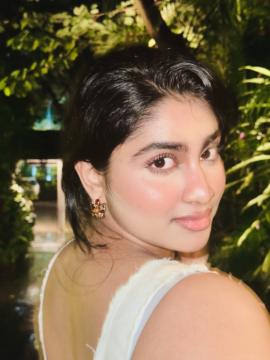 Weekendvibes_'s tweet image. Shivani Narayanan 🤍

#Shivani #ShivaniNarayanan