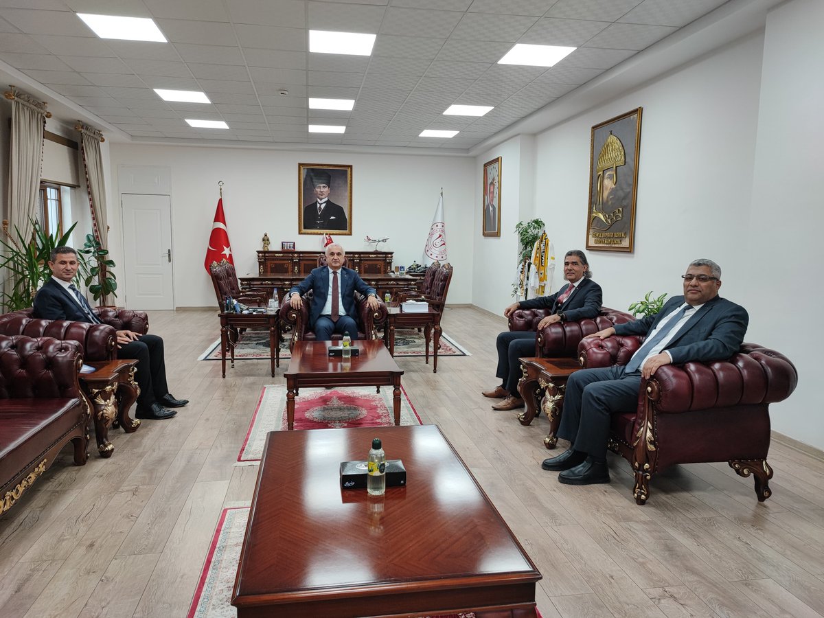 TCMusValiligi's tweet image. Milli Eğitim Bakanlığı Müfettişleri Mehmet Karahan ve Metin Yağar, Valimiz Sayın @Valiavnicakir&apos;ı ziyaret etti.#Muş

📍Muş Valiliği