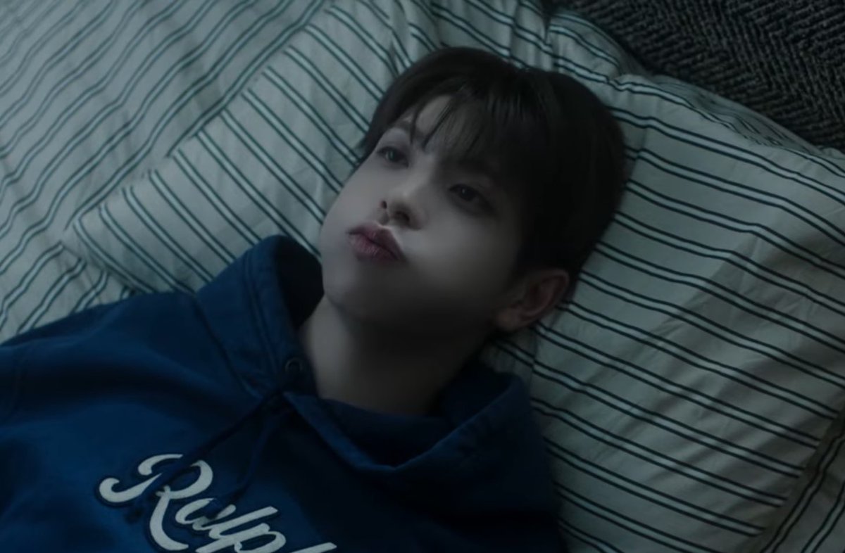 sogeoniechip's tweet image. NOOOOO im sobbing look at this babie 😭