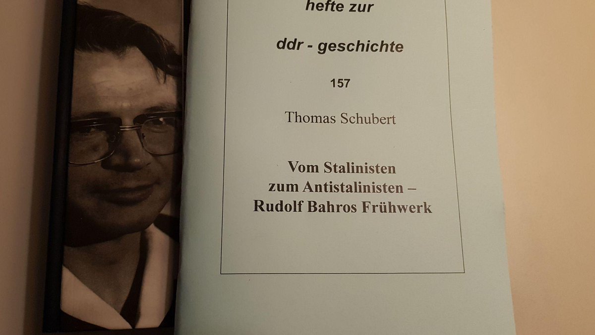 Heute wäre 90. Geburtstag von Rudolf Bahro. Der marxistische DDR-Dissident wurde durch sein Buch "Die Alternative. Zur Kritik des real existierenden Sozialismus" 1977 über Nacht berühmt.
Unser neues Heft ist "Vom Stalinisten zum Antistalinisten – Rudolf Bahros Frühwerk" erschien.