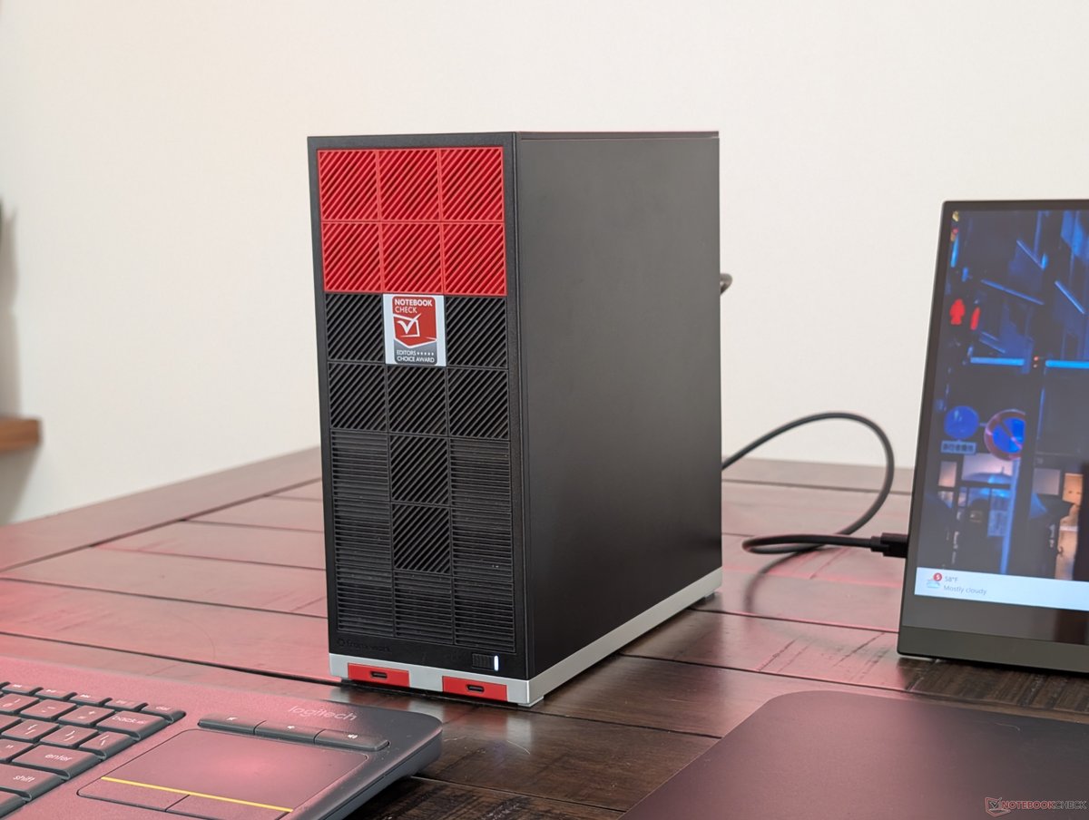 notebookcheck's tweet image. Framework Desktop Test: Mini-PC in einem Mini-ITX-Gehäuse dlvr.it/TPKs7p #MiniPC #ITXGehaeuse #AMD #Ryzen #PerformanceTest
