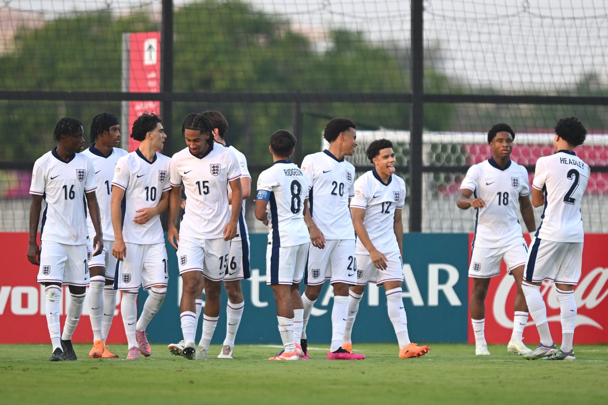 youthhawk's tweet photo. England's #U17WC starting XI vs Austria: Porter, Headley, Simmonds, Braithwaite, Mantato, Burrowes, Miles, Ridgeon (c), Williams-Barnett, Heskey, Gomes Rodriguez.

Subs: Awesu, Moody, Hardy, Salmon, Walsh, Page, McAidoo, Evans, Tyjon, Ezenwata. #ENGU17 https://t.co/MjaeyD6w6O