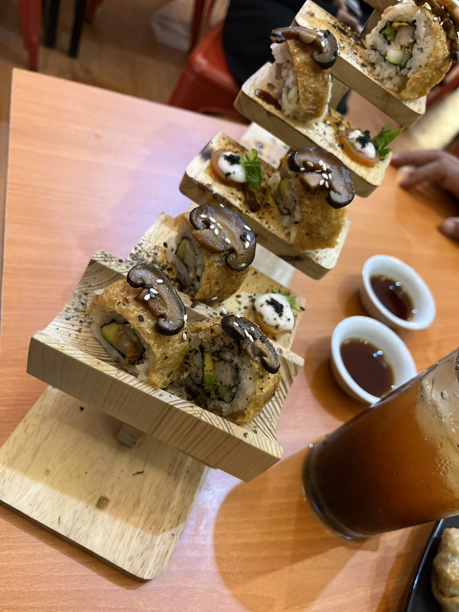 off day, nemenin pacarku kerja aja tugasku hanya maem🤭😍