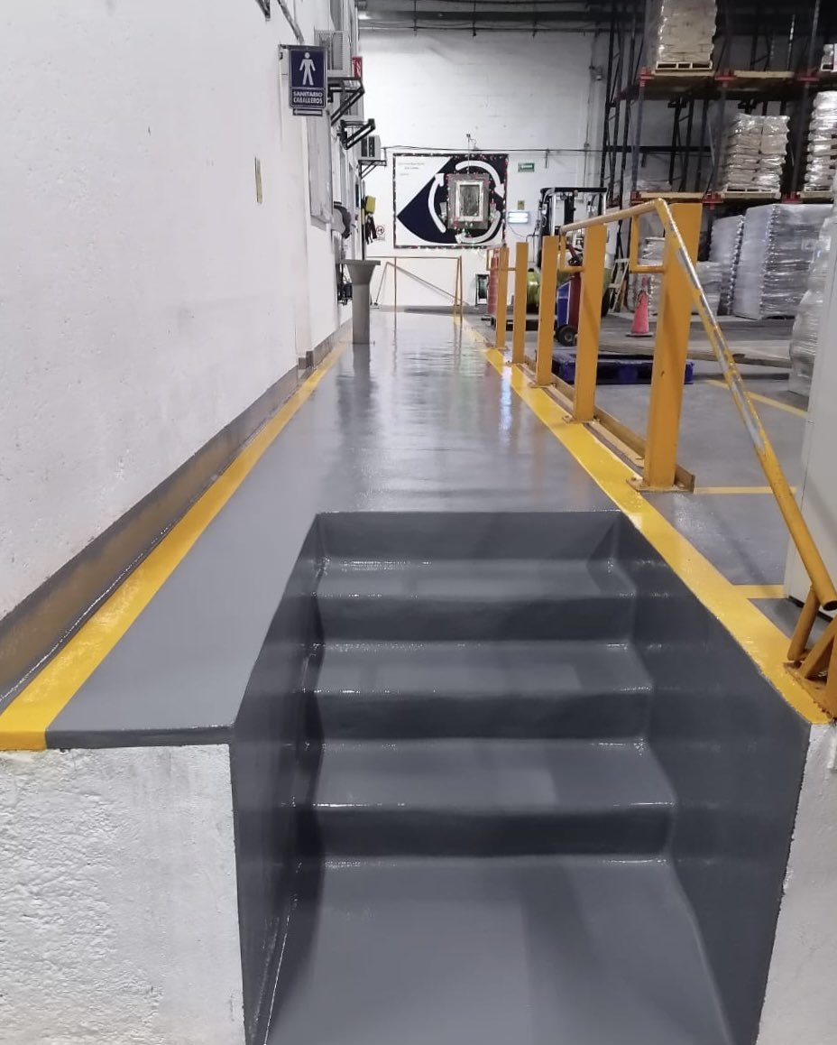 GRUPO_RECMEX's tweet image. Es fundamental dar la máxima seguridad en sus #oficinas con #pisos #epóxicos #antiderrapantes en todos sus #pasillos  #escaleras y áreas de usos generales.
