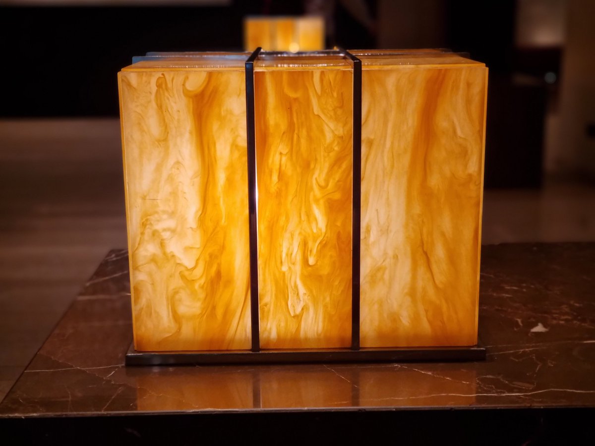 SingChaupai's tweet image. Chandelier energy! ✨️
Let there be light ..... and a little glamour 💫
#mobilephotography #chandelier