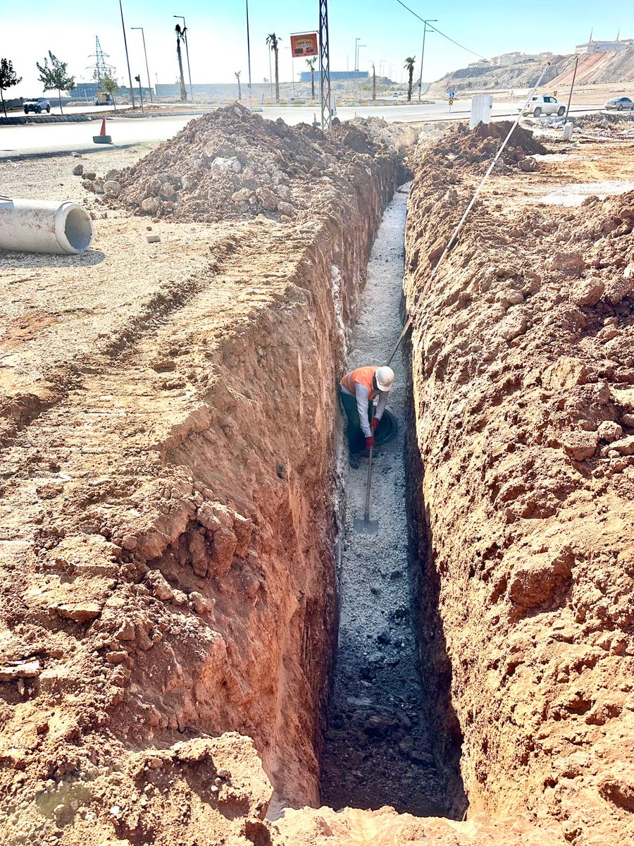 ŞUSKİ Genel Müdürlüğümüz, Şanlıurfa’nın her noktasında kanalizasyon hattı ve yağmur suyu döşeme faaliyetlerini yürüterek çalışmalarına devam ediyor.

🚧 Hedefimiz sorunsuz bir altyapı.