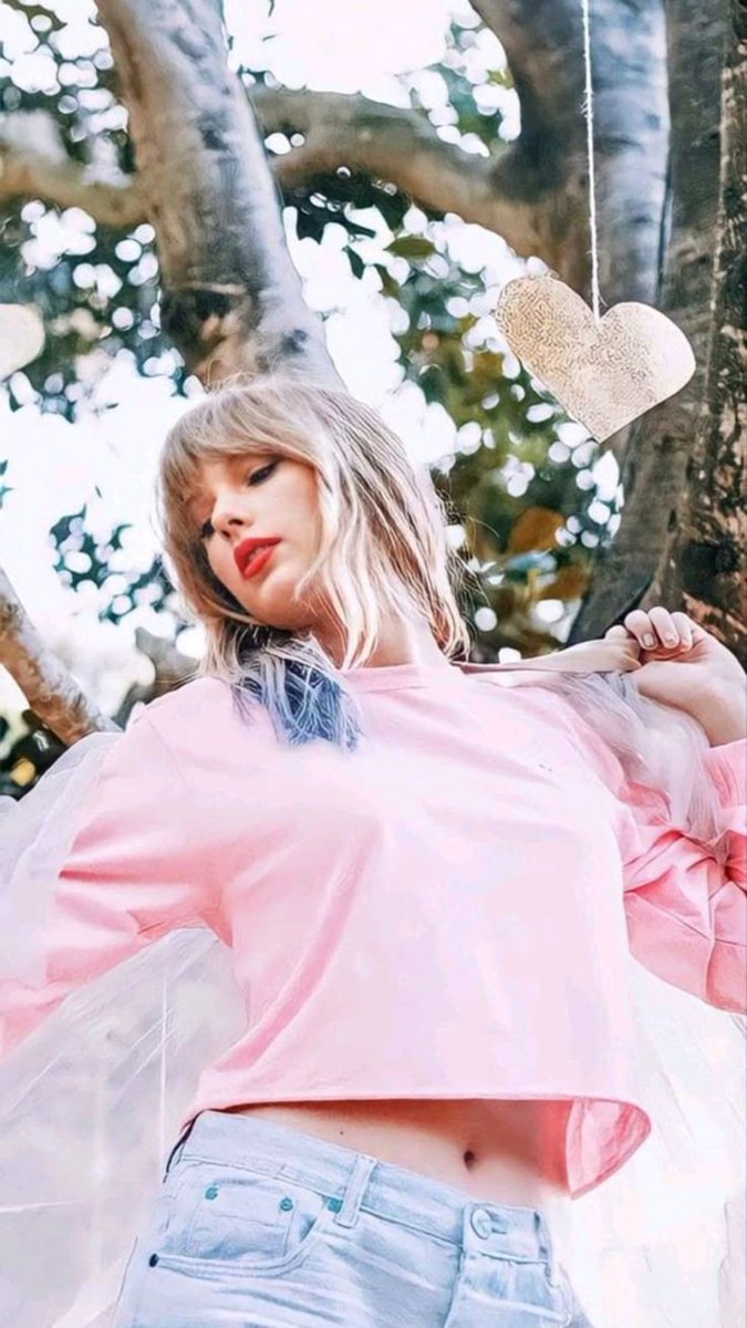 falsegodgarden's tweet photo. At the end of the day, we Swifties just want one thing , to open our Wrapped and see her at the very top. Itโs not just music, itโs memories, comfort, and our whole year in one name: Taylor Swift ๐ญ๐๐ง #SwiftieCommunity #TaylorSwiftIsGod #TaylorSwift https://t.co/FvDdXRQTi5