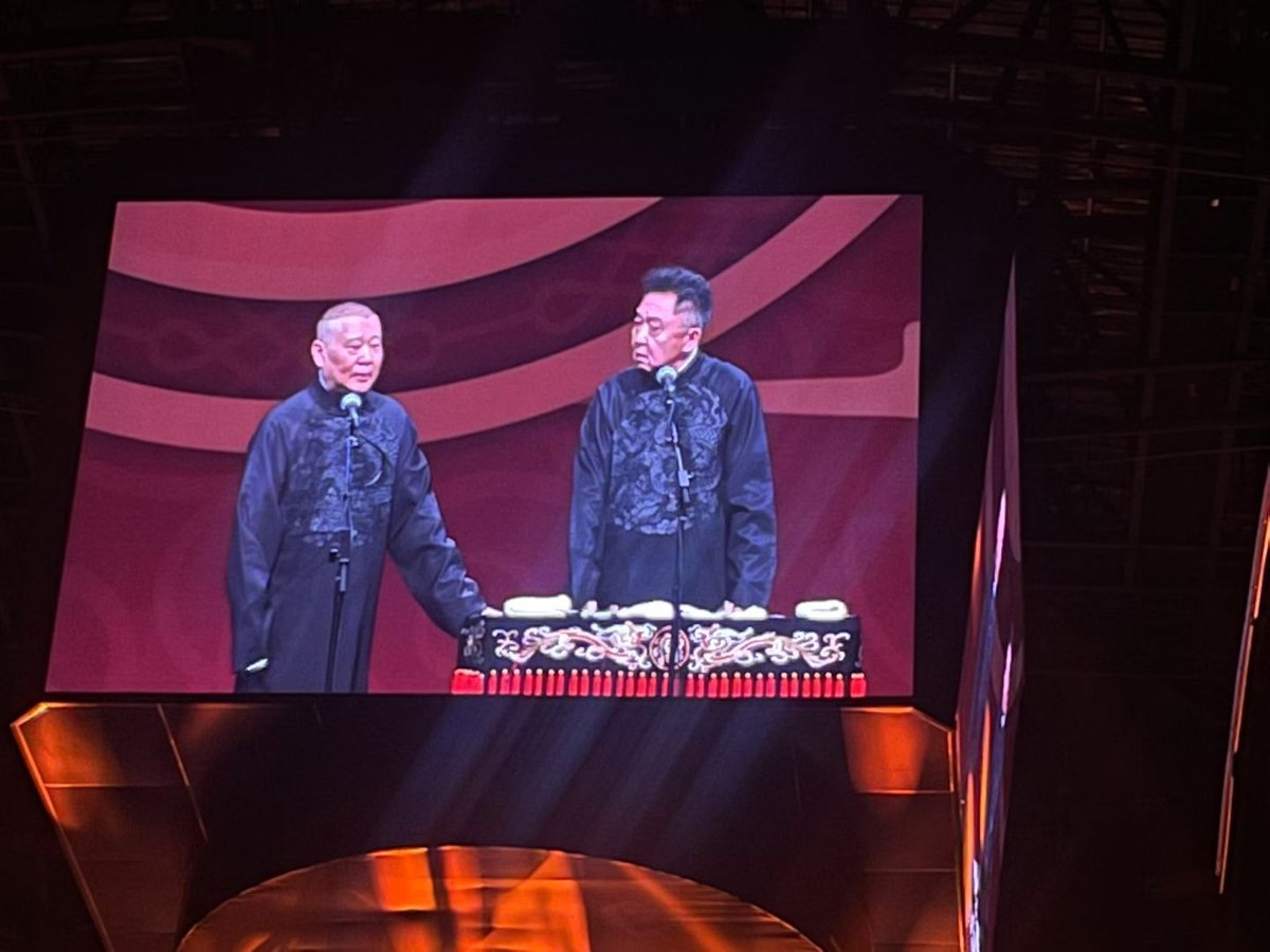 KommanderRaven's tweet image. Laughs and lights in Shanghai, China! 😄
Kystar T3 Media Server delivered stunning LED visuals for the DeYun Club Comedy Show.
#Kystar #LED #controlsystem #Kommander #T3 #MediaServer #Shangh