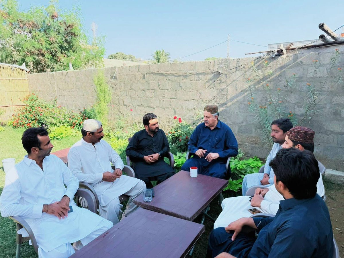 کراچی
جئے سندھ محاذ کا خصوصی اجلاس چیئرمین ریاض علی چانڈیو کی صدارت میں چولیاڻي ہاؤس میں منعقد ہوا۔
اجلاس میں کہا گیا کہ سندھ ہمارا تاریخی وطن ہے، کوئی انتظامی یونٹ نہیں۔ ملکی اسٹیبلشمنٹ اور اس کی اتحادی نام نہاد سیاسی جماعتیں—پیپلز پارٹی، ایم کیو ایم، مسلم لیگ اور دیگر—
بلوچستان