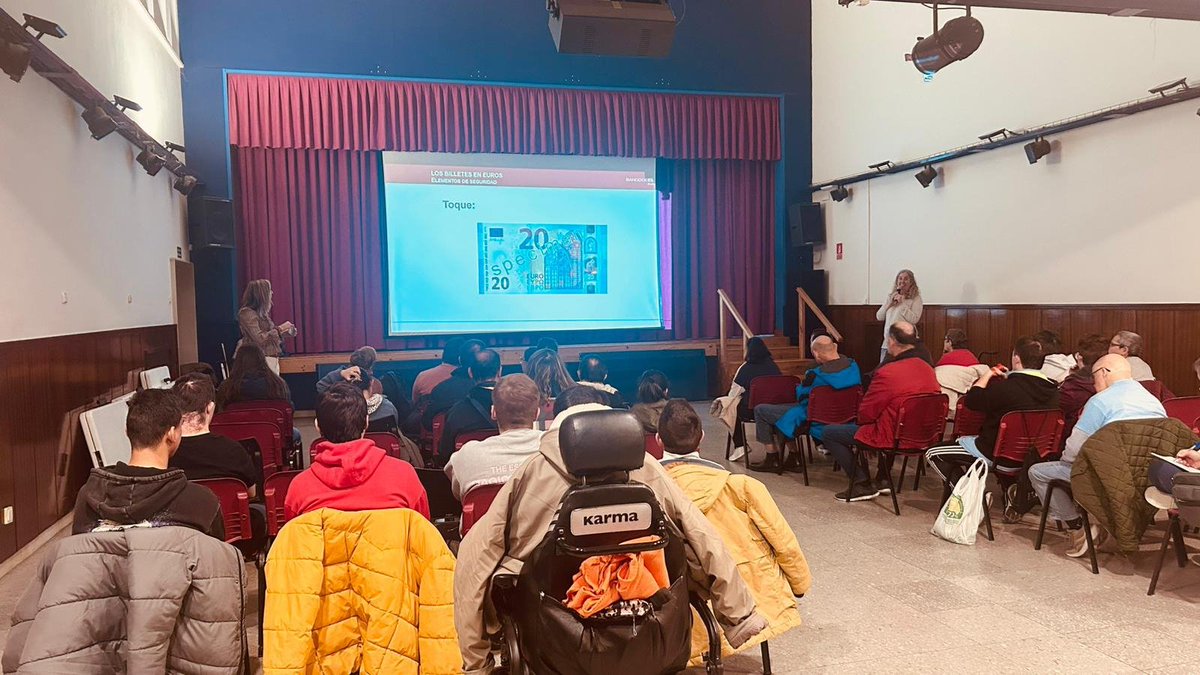 SJDValladolid's tweet image. De la teoría a la práctica. Tras la formación en educación financiera junto al @BancoDeEspana hace unas semanas, hoy ha tocado un taller práctico con billetes y monedas. 

Seguiremos dando pasos para que la inclusión financiera sea una realidad. 

#discapacidadsjd #bancodeespaña