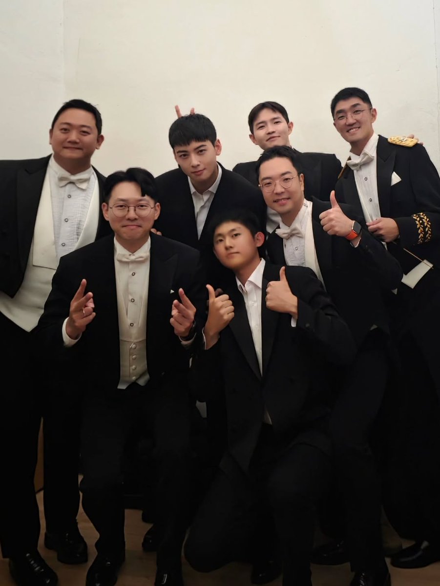 ChaEunwooINTL's tweet photo. 📸 Trumpeter Kim Jiwoong on his Instagram post:

“Cha Eunwoo and Kim Jaehwan!!
Such… amazing two singers…!!!”

#CHAEUNWOO #차은우 #이동민
#チャウヌ #车银优 #ชาอึนอู #車銀優 https://t.co/4SlSrFutOe
