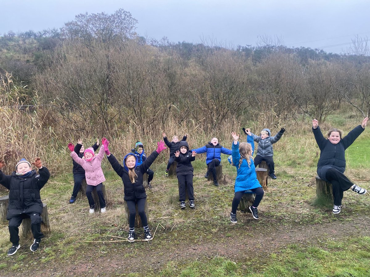 AddiewellPS's tweet image. P4 enjoyed an outdoor morning in preparation for Christmas crafting 💗