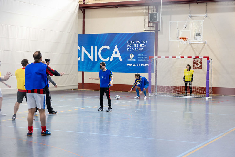 La_UPM's tweet image. Es una de las actividades más icónicas de la UPM y forma parte de #UPMConecta. Hoy celebramos en #CampusSur nuestro Torneo de Fútbol Ciegos ⚽️🧑‍🦯 una apuesta por la superación que nos demuestra cada año que los límites son solo relativos. 
Todos juntos #somosUPM 
#nosoloingenieria