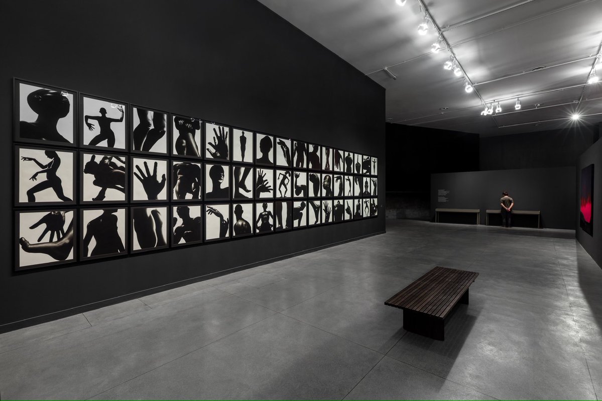 OperaGallery's tweet image. Gustavo Nazareno blends personal memory, spiritual tradition and art history into striking scenes defined by dramatic light and shadow. His works move between myth and reality, inviting viewers into a world that feels both timeless and deeply intimate.

📸 Views from Bará, solo…