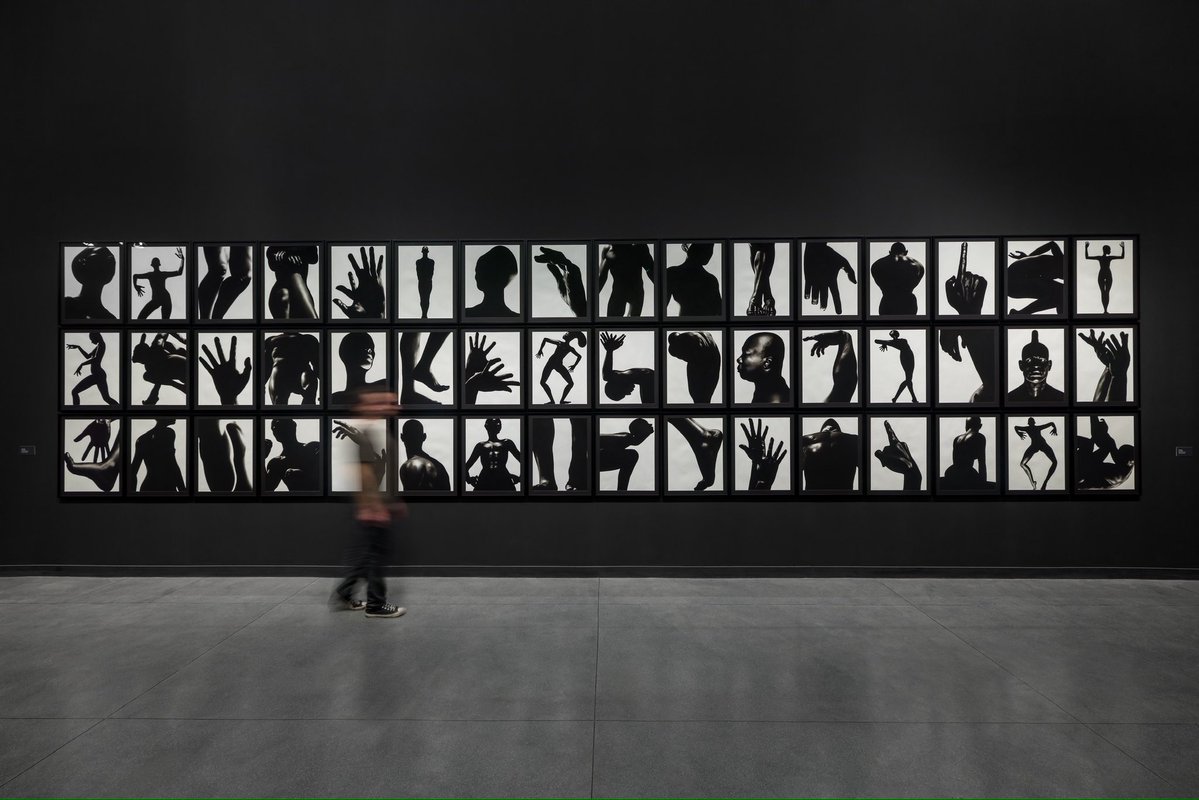 OperaGallery's tweet image. Gustavo Nazareno blends personal memory, spiritual tradition and art history into striking scenes defined by dramatic light and shadow. His works move between myth and reality, inviting viewers into a world that feels both timeless and deeply intimate.

📸 Views from Bará, solo…