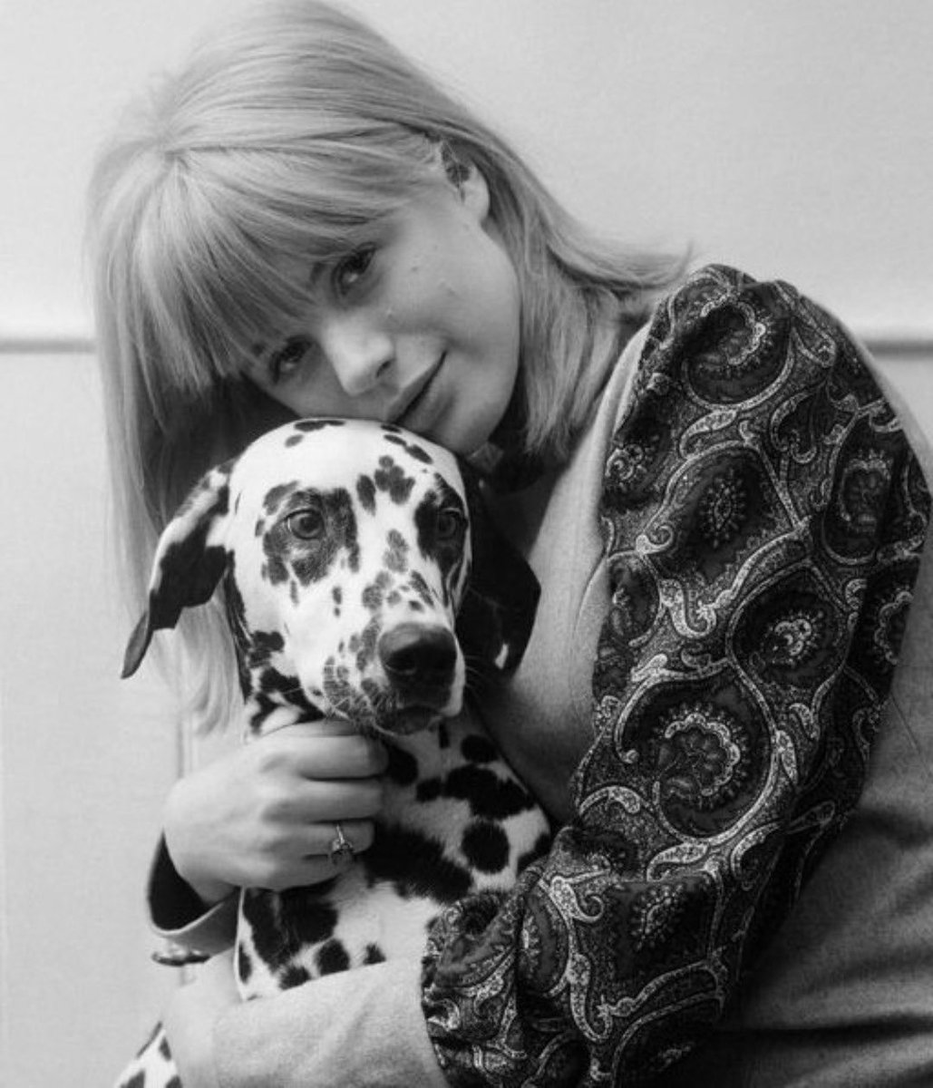 Marianne Faithfull, 1964.

Photographed by John Pratt.