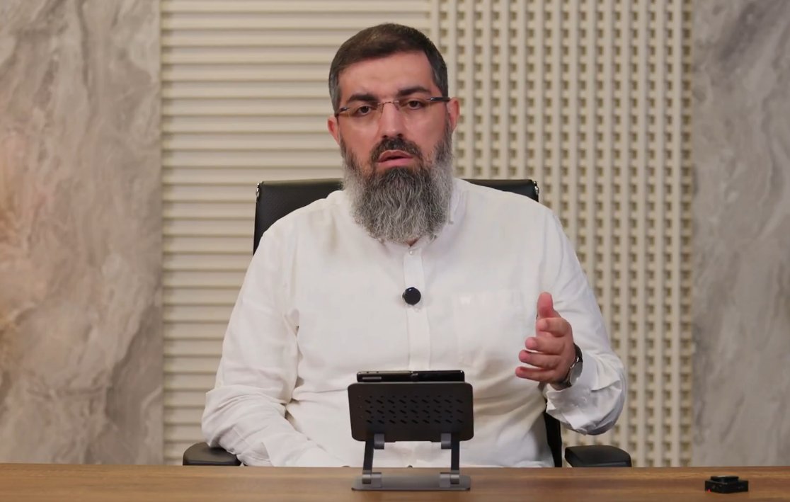 🔴 Halis Bayancuk'a yakınlığı ile bilinen Tevhid Medya:

Topluma “Bu kişileri düşünceleri ve inançları nedeniyle gözaltına alıyoruz ve yargılıyoruz.” diyemedikleri için yalan ve iftiralarla bir suç algısı oluşturuyorlar.

Eğer operasyon gerçekten o olay nedeniyle yapıldıysa,