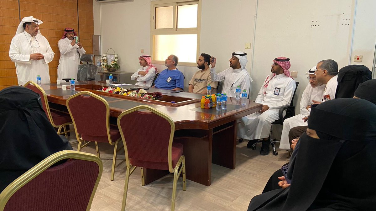 j4tarf's tweet image. ⬜️🟩
| 💊 
في إطار الأسبوع العالمي لمقاومة مضادات الميكروبات لعام 2025 ،استضافت #جمعية_الطرف_الخيرية ممثلة بالمجمع الطبي ورشة العمل التوعوية وما صاحبها من أركان بالتعاون مع هيئة الصحة العامة #وقاية وبمشاركة المركز الوطني للوقاية من الآفات النباتية والأمراض الحيوانيّة،وعدد من…