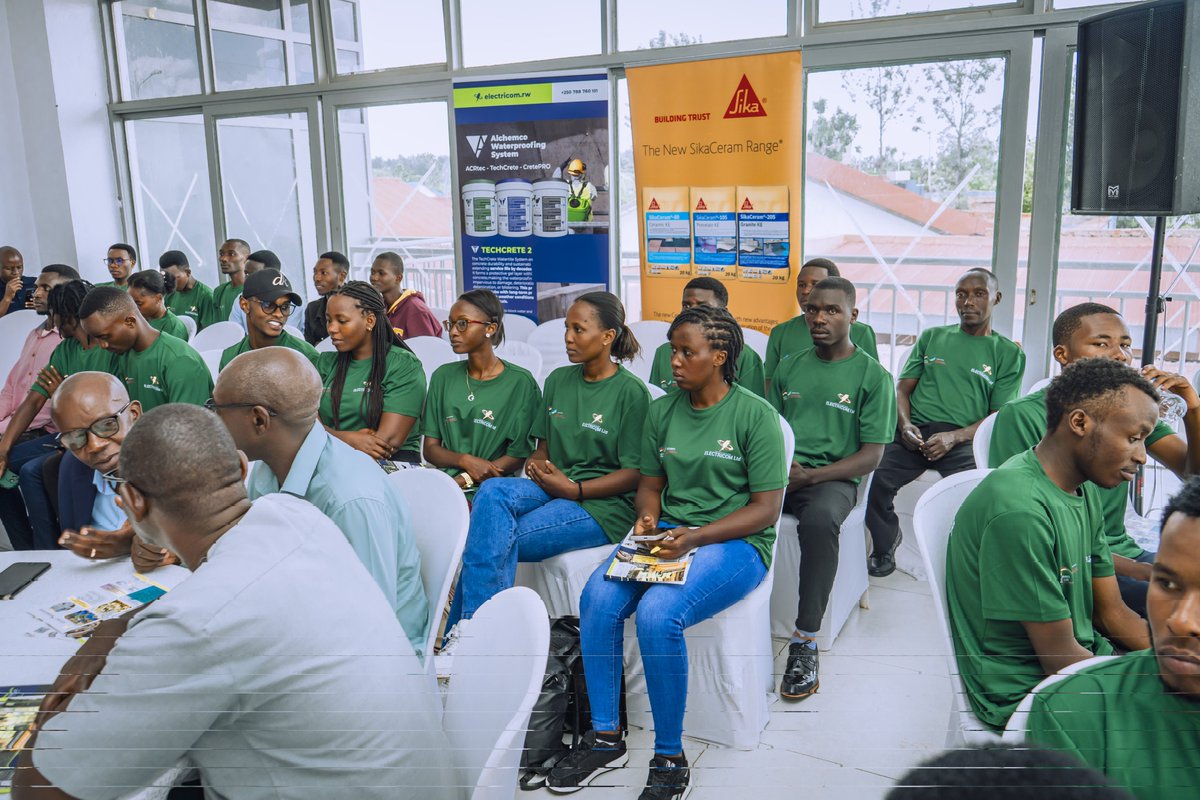 ZacharieNDAYIS5's tweet image. This program brings together trained students, leaders from @MusanzeCollege &amp;amp; @GishariCollege, reps from private companies partnered with @Electricom_ltd_, and expert trainers from both public &amp;amp; private sectors. #Partnership 
#GrowthForAll