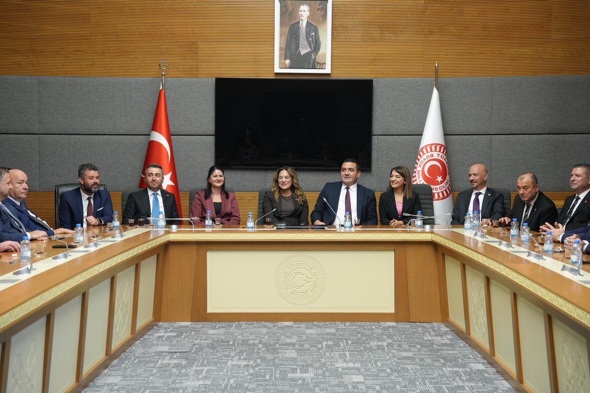 📍Türkiye Büyük Millet Meclisi’ndeyiz…

Cumhuriyet Halk Partisi Tekirdağ İl Başkanımız, ilçe başkanlarımız, büyükşehir belediye başkanımız, ilçe belediye başkanlarımız ve kurultay delegelerimizle birlikte gerçekleştirdiğimiz ziyarette genel başkan yardımcılarımız ve