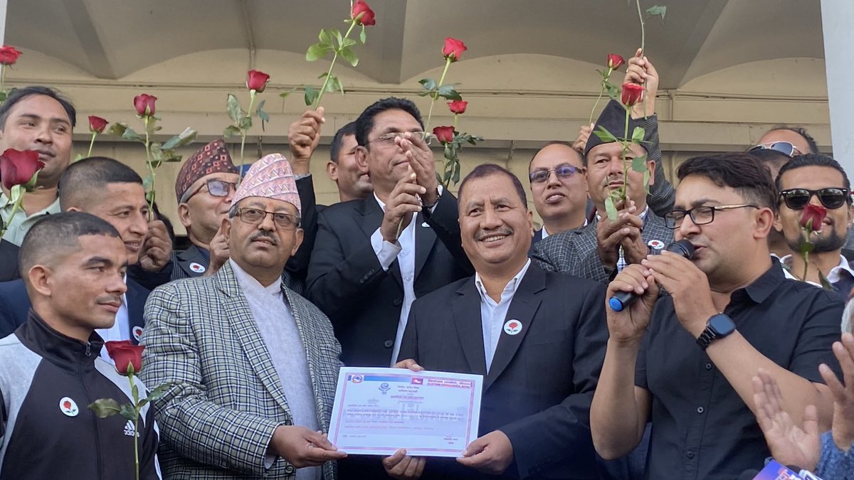 gunaraj's tweet photo. #Biplav’s #roserevolution: from bullet to ballot 😄😄😄 https://t.co/zDvBCc6PaI