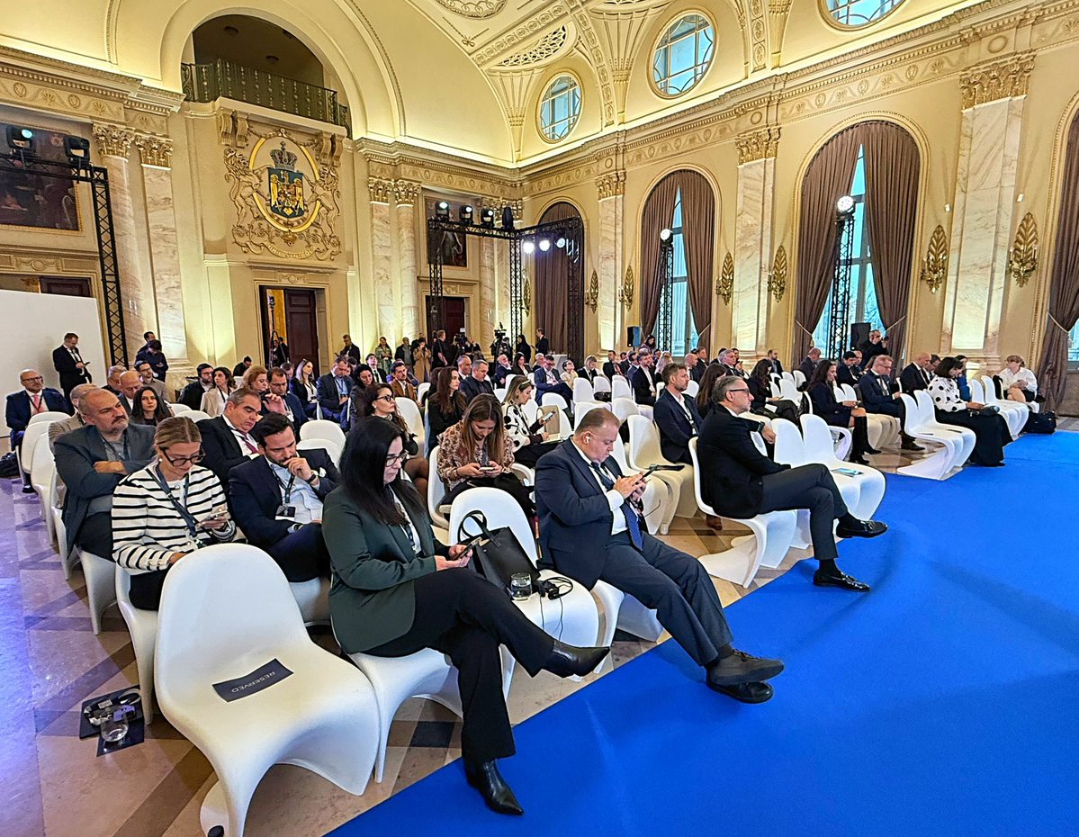 AlexPetrescu75's tweet image. At the Delphi Economic Forum, discussing Romania’s investment climate and the importance of predictable, well-regulated financial markets. Stability, trust, and strong institutions are the foundation for attracting long-term capital.

#ASF #DelphiEconomicForum #Romania