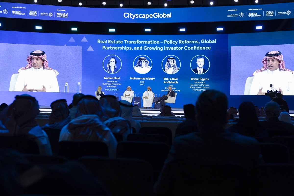 شارك ا. محمد البطي في جلسة حوارية في #سيتي_سكيب_العالمي بعنوان "تحوّلات القطاع العقاري".🏙️ 📷تحدثنا عن التحولات الكبيرة التي يشهدها السوق العقاري في المملكة، وكيف أصبحت الجودة والاستدامة والإنسان محور مشاريعنا في #NHC